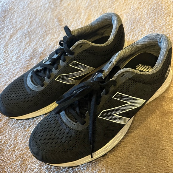 New balance women's size 8 1/2 fresh foam sneaker - Picture 1 of 5